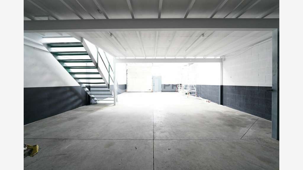 A louer bâtiment 266m² à Vénissieux