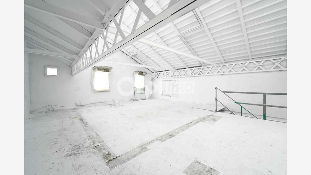 A louer bâtiment 266m² à Vénissieux