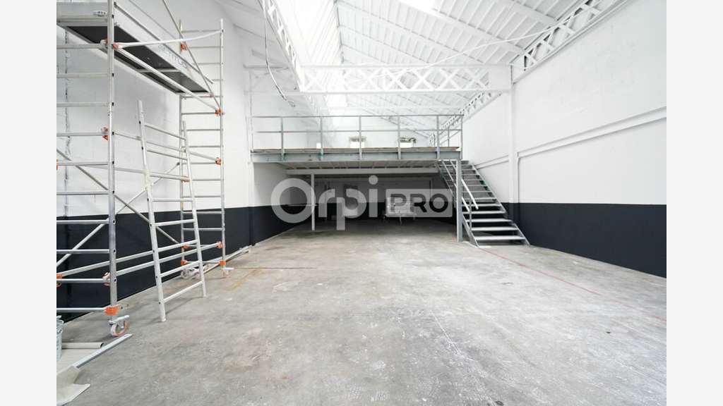A louer bâtiment 266m² à Vénissieux