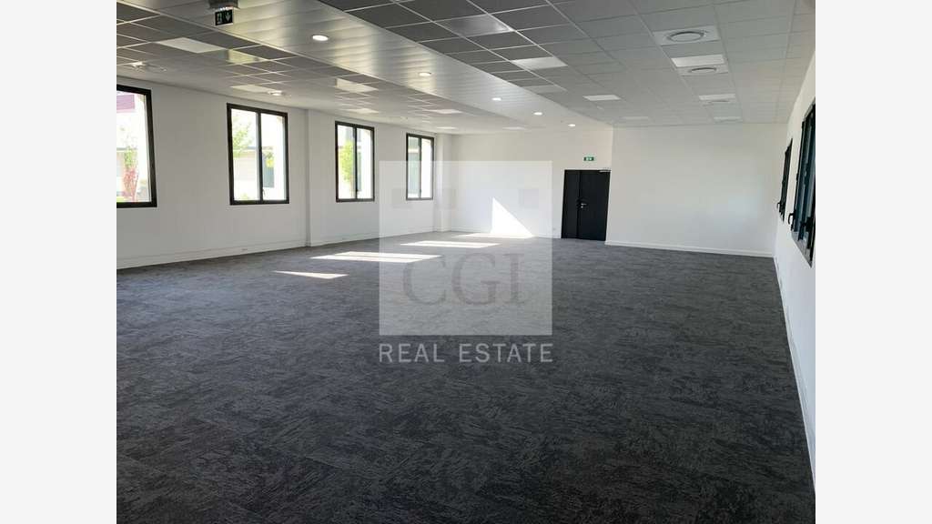 A louer bureaux rénovés à Vénissieux Moulin à Vent