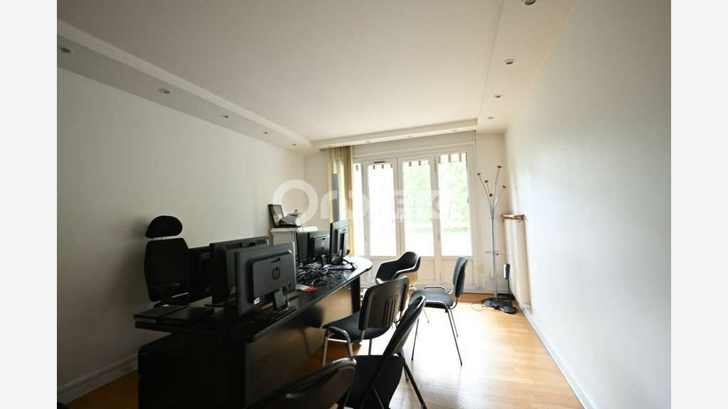 Bureaux 504m² à louer à Vénissieux