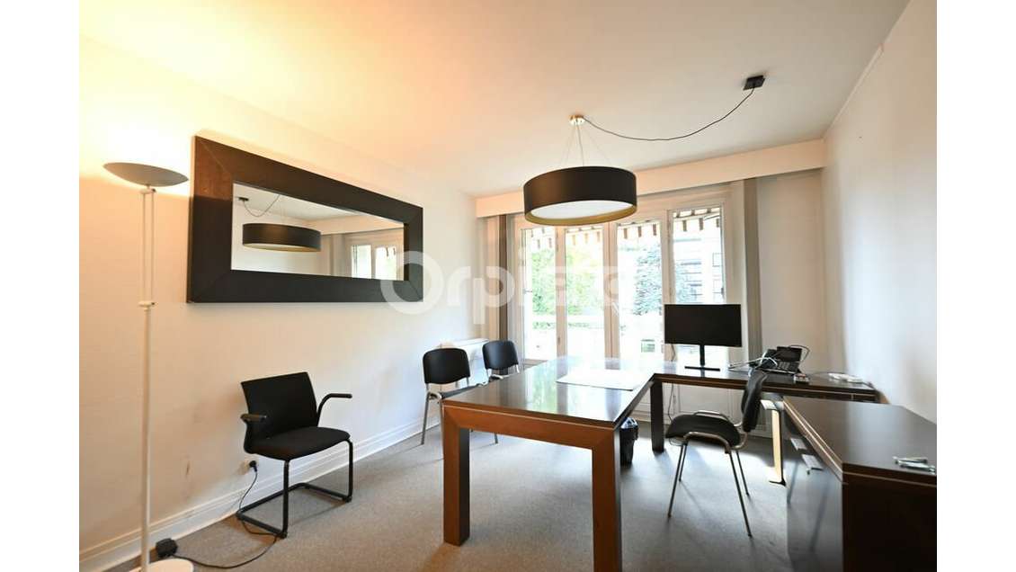 Bureaux 504m² à louer à Vénissieux