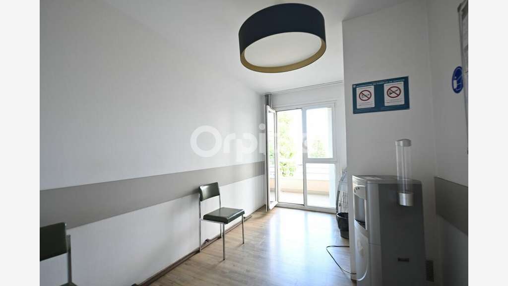 Bureaux 504m² à louer à Vénissieux