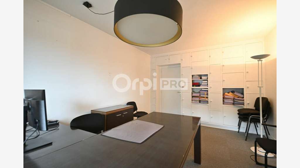 Bureaux 504m² à louer à Vénissieux