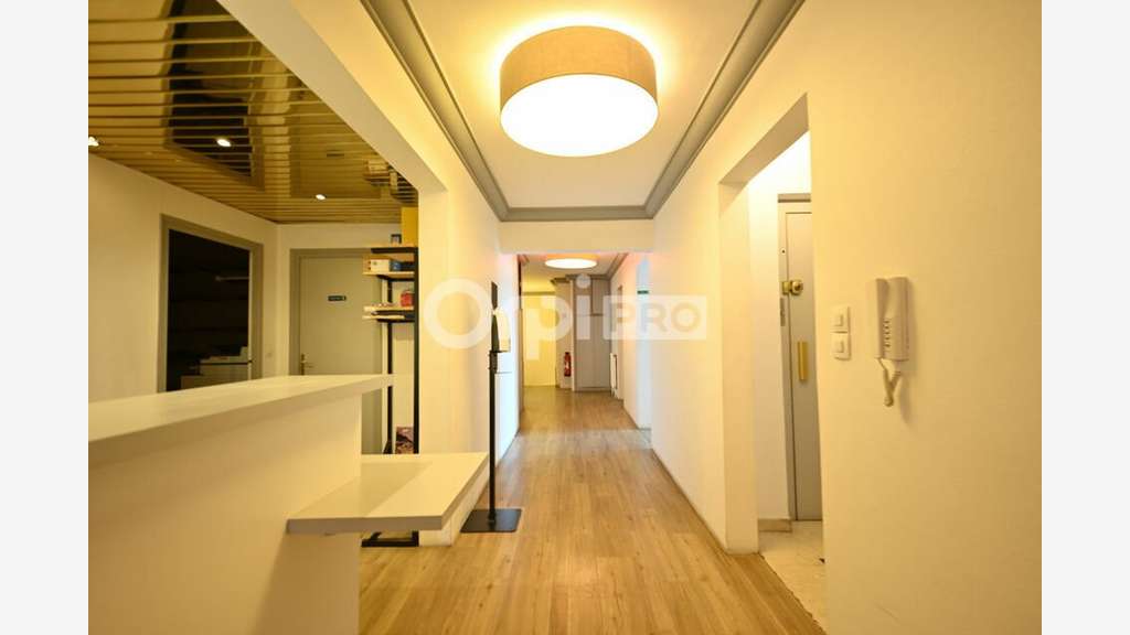 Bureaux 504m² à louer à Vénissieux