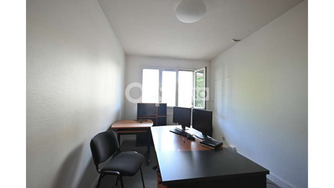 Bureaux 504m² à louer à Vénissieux