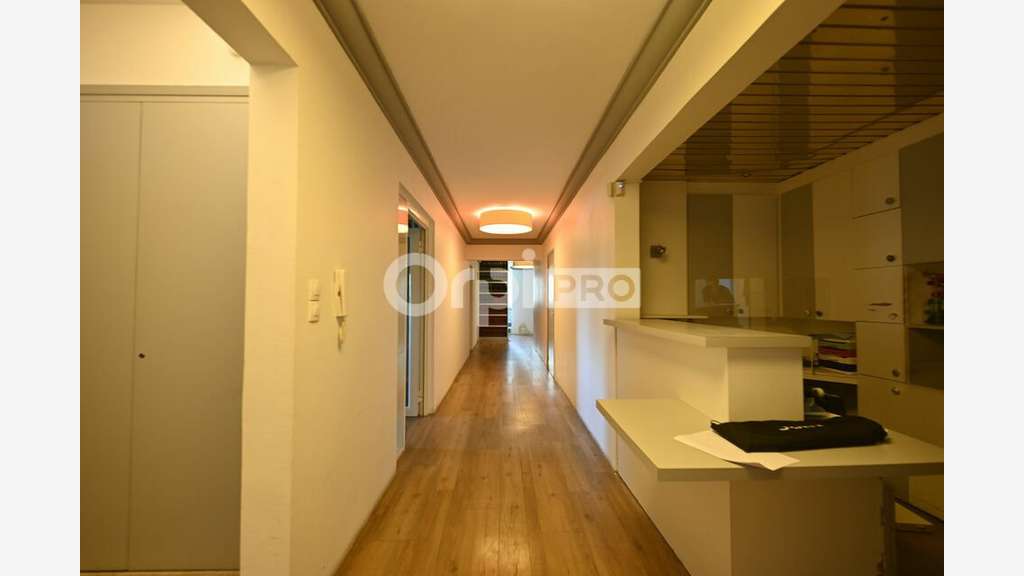 Bureaux 504m² à louer à Vénissieux
