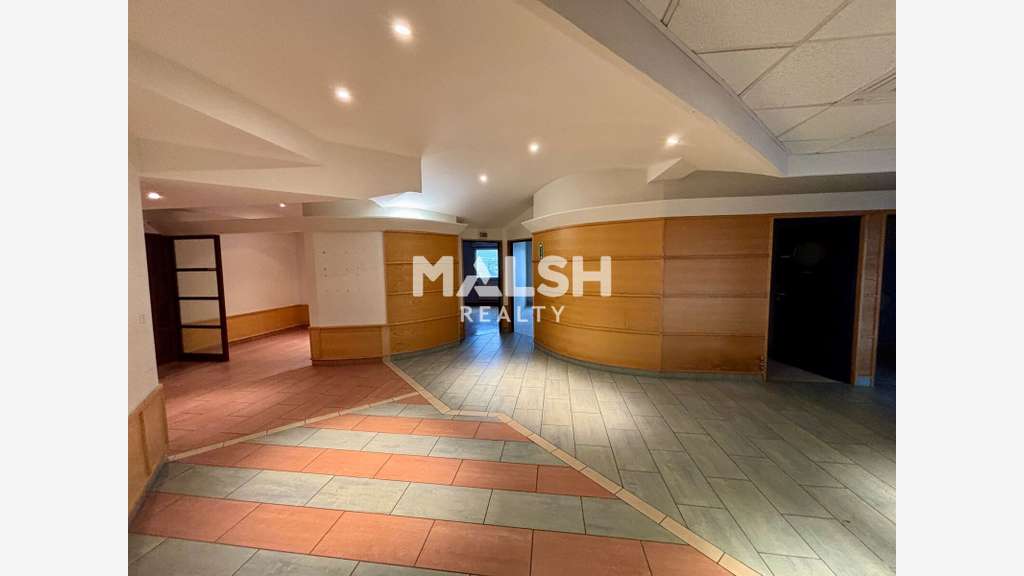 Bureaux 484m² PMR ERP5 à louer à Vénissieux