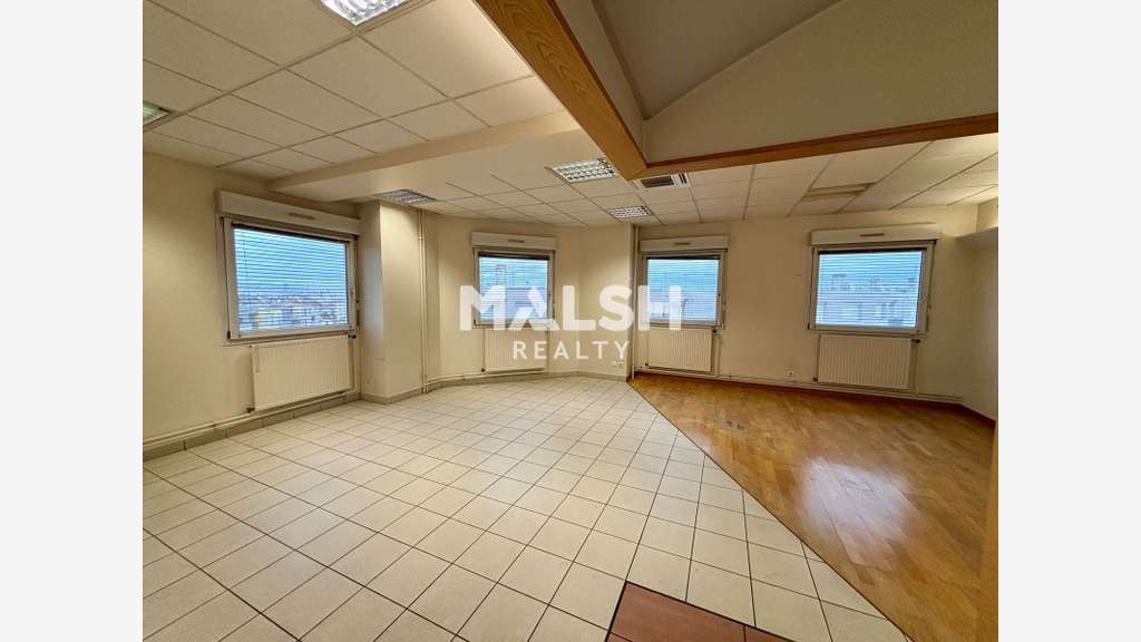Bureaux 484m² PMR ERP5 à louer à Vénissieux