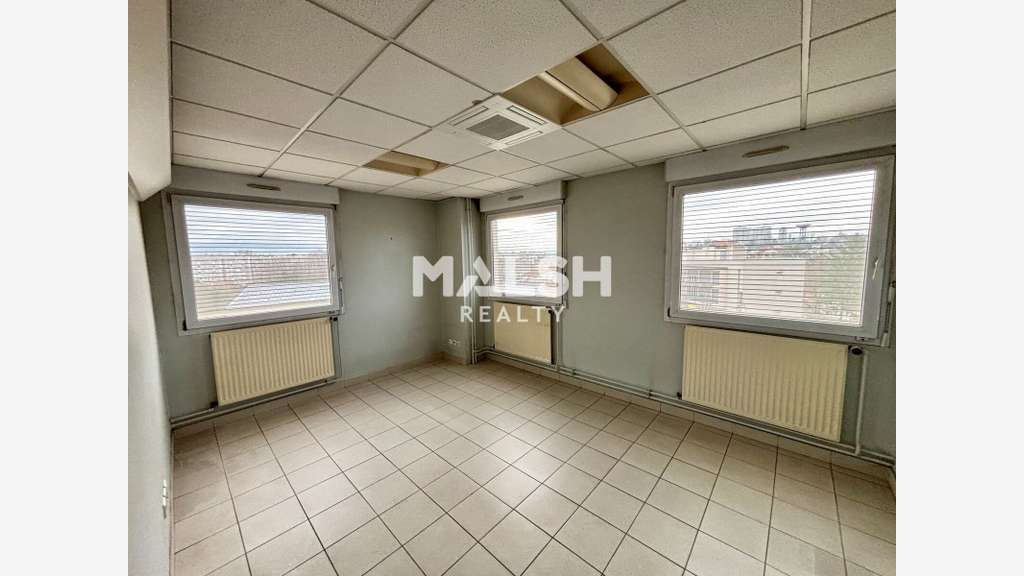 Bureaux 484m² PMR ERP5 à louer à Vénissieux