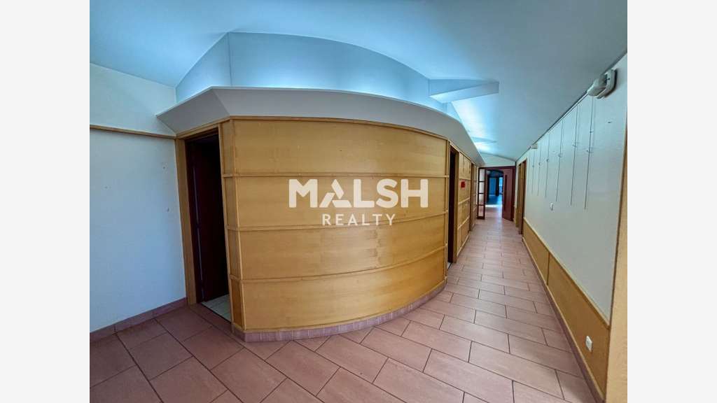 Bureaux 484m² PMR ERP5 à louer à Vénissieux