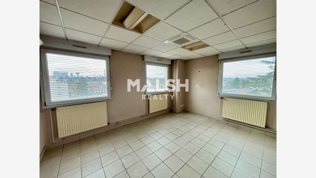 Bureaux 484m² PMR ERP5 à louer à Vénissieux
