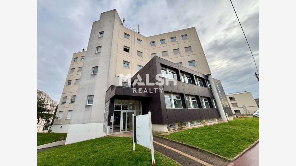 Bureaux 484m² PMR ERP5 à louer à Vénissieux