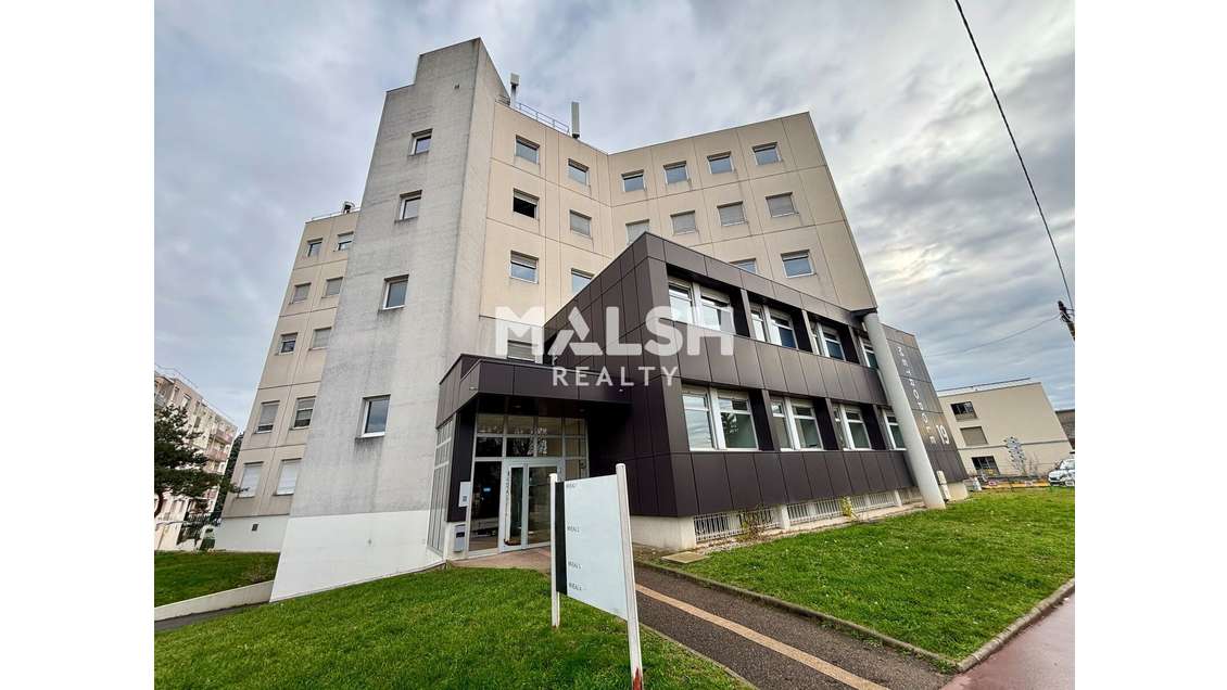 Bureaux 484m²  PMR ERP5 à louer à Vénissieux  