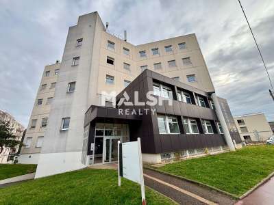 Bureaux 484m²  PMR ERP5 à louer à Vénissieux  