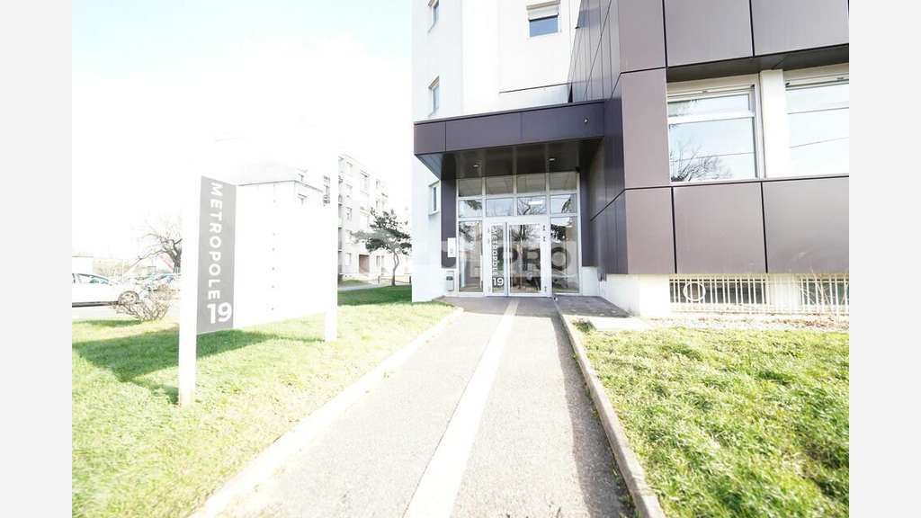 Bureaux à louer 484m² divisible à Vénissieux