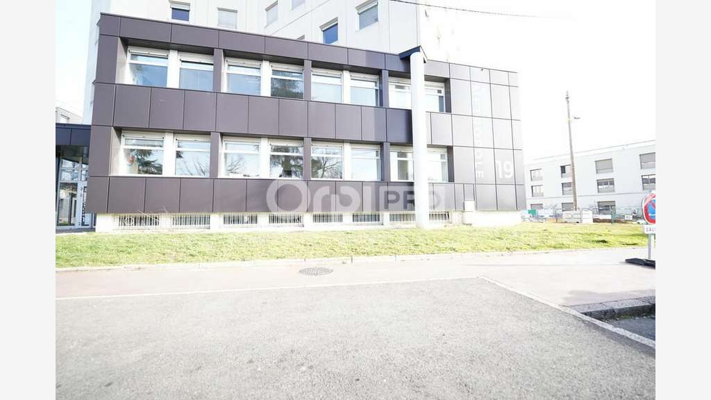 Bureaux à louer 484m² divisible à Vénissieux