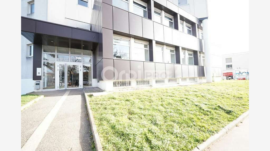 Bureaux à louer 484m² divisible à Vénissieux