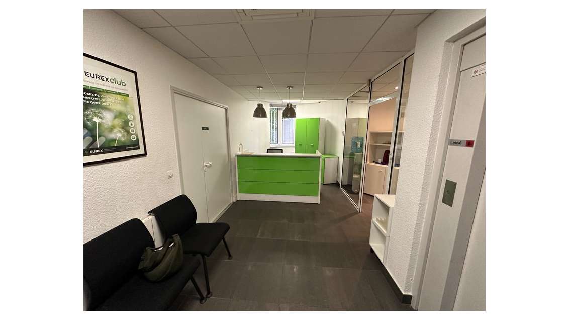 Bureau de 75m² + parking à louer à Venissieux (69)