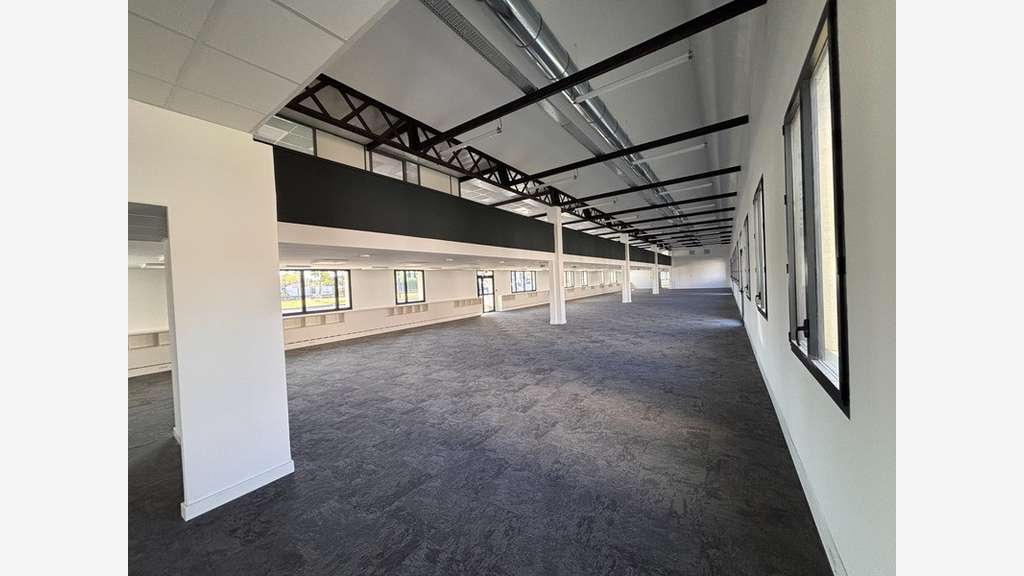 Bureaux 1827m² à louer Parc du Moulin à Vent