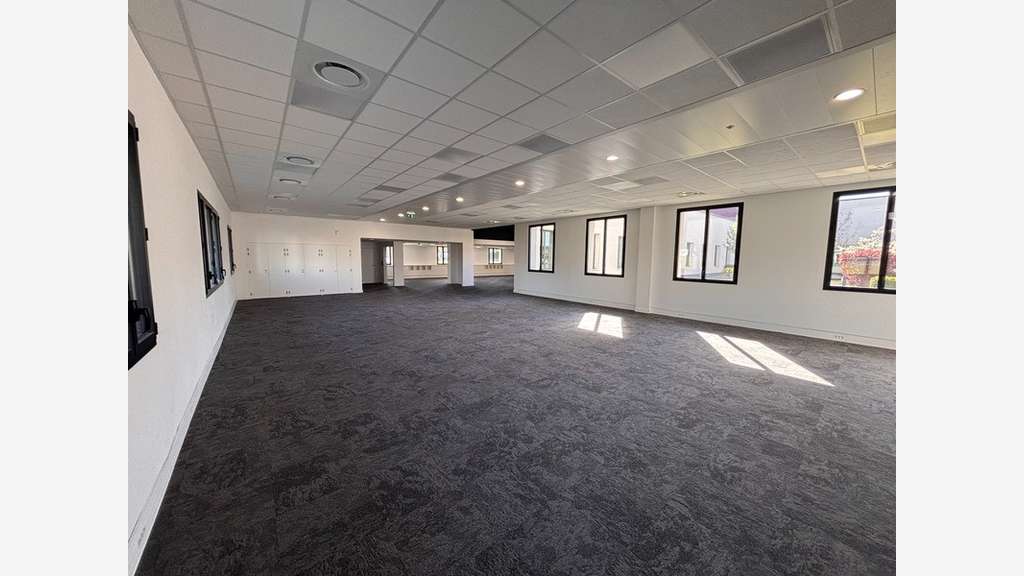Bureaux 1827m² à louer Parc du Moulin à Vent