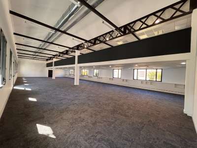 Bureaux 659m² à Vénissieux Parc du Moulin à Vent