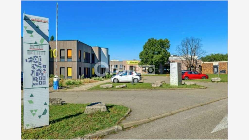 Surfaces à partir de 102m² à louer à Vénissieux