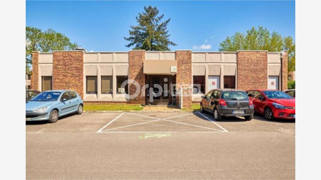 Surfaces à partir de 102m² à louer à Vénissieux