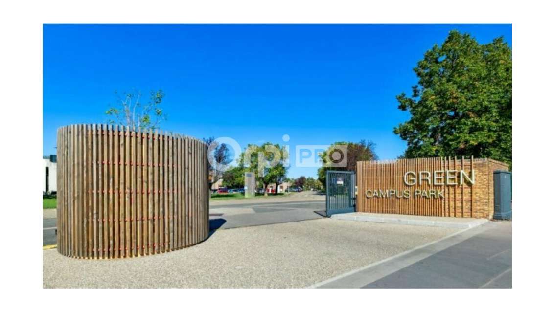 SURFACES DISPONIBLES A PARTIR DE 102 m² VENISSIEUX