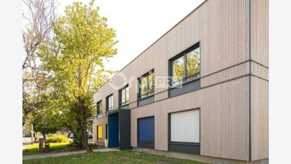 Surfaces à partir de 102m² à louer à Vénissieux