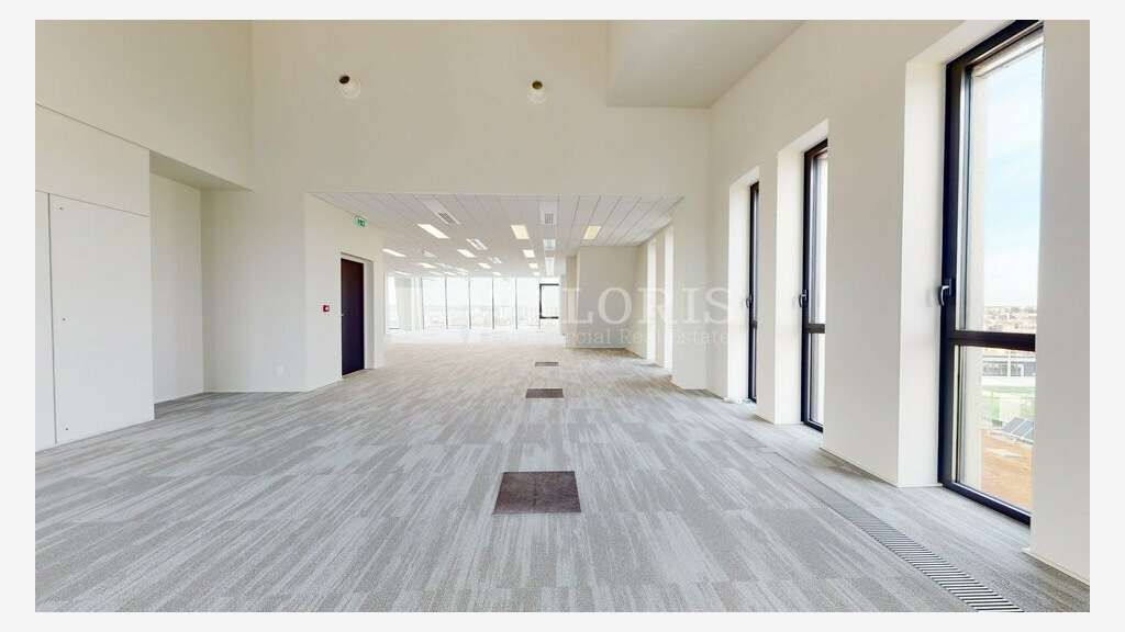 Bureaux neufs 289m² à louer à Vénissieux