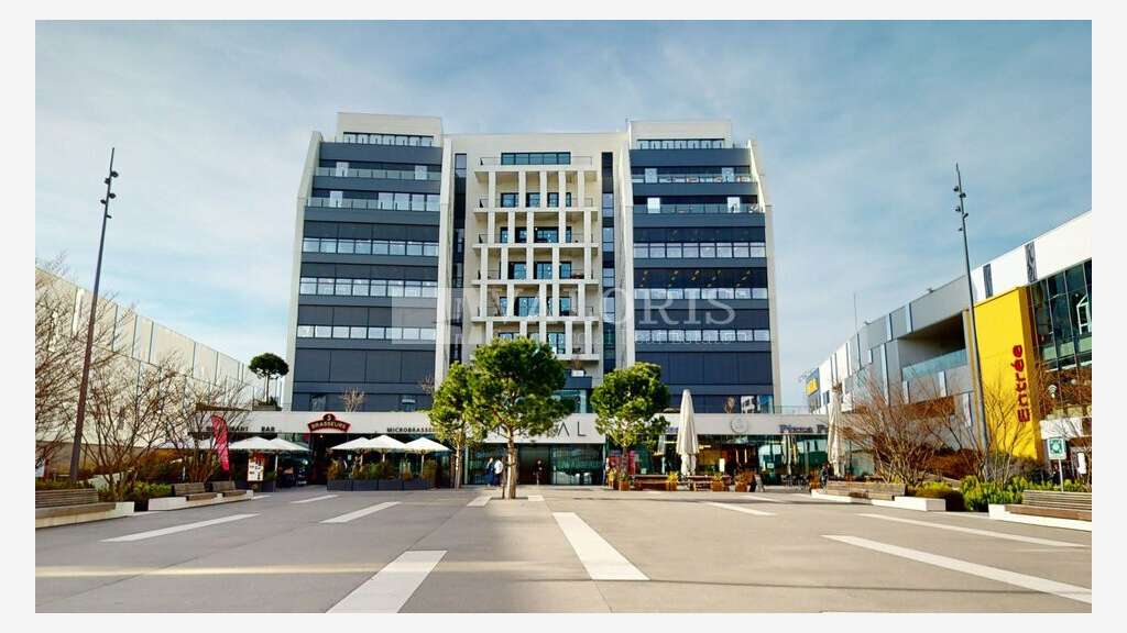 Bureaux neufs 289m² à louer à Vénissieux