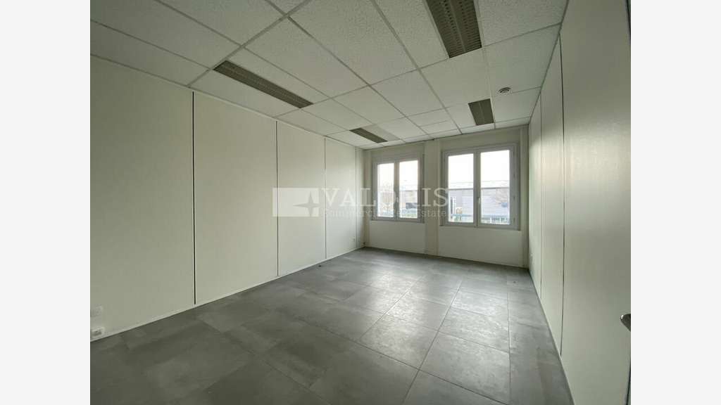 VENISSIEUX - BUREAUX à louer