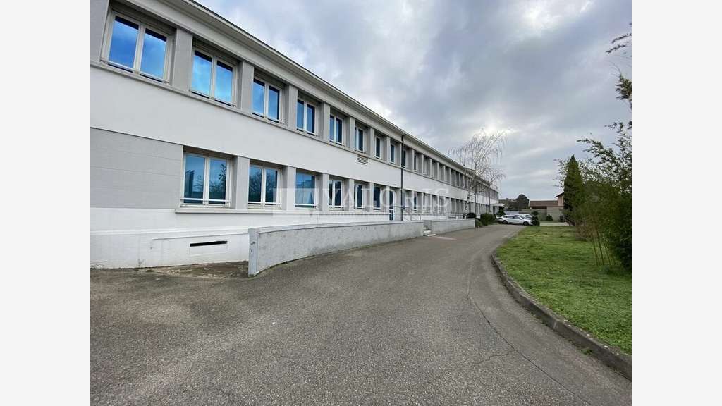 VENISSIEUX - BUREAUX à louer