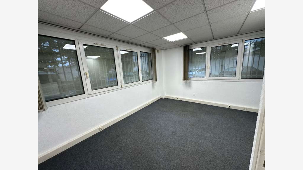 Bureaux 74m² + 3 places à louer à Vénissieux