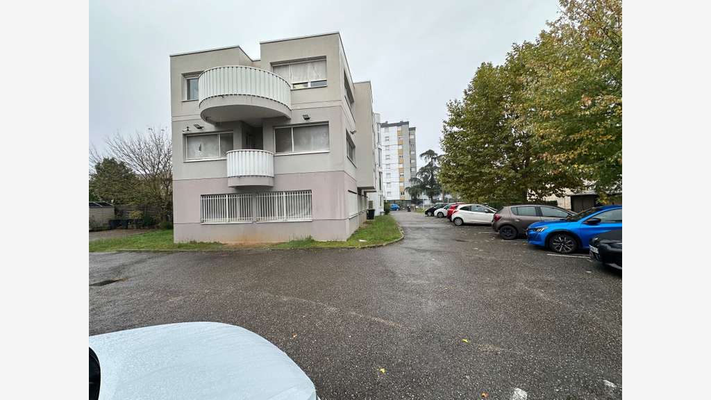Bureaux 74m² + 3 places à louer à Vénissieux