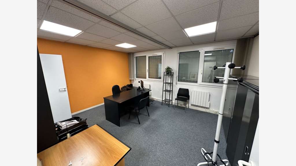 Bureaux 74m² + 3 places à louer à Vénissieux