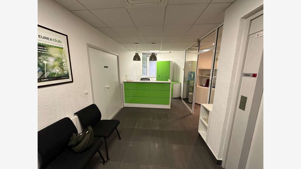 Bureaux 74m² + 3 places à louer à Vénissieux