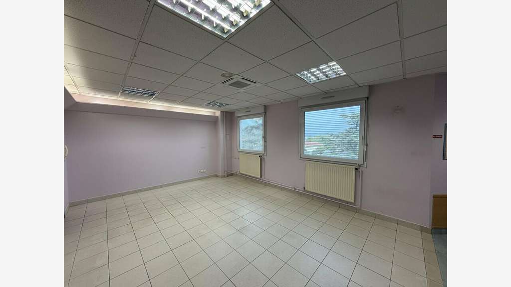 Bureaux de 484m² à louer à Vénissieux centre