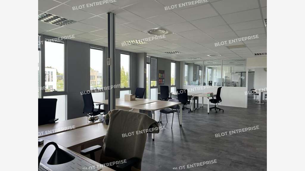 A louer bureaux 375m² R+1 à Vern-sur-Seiche