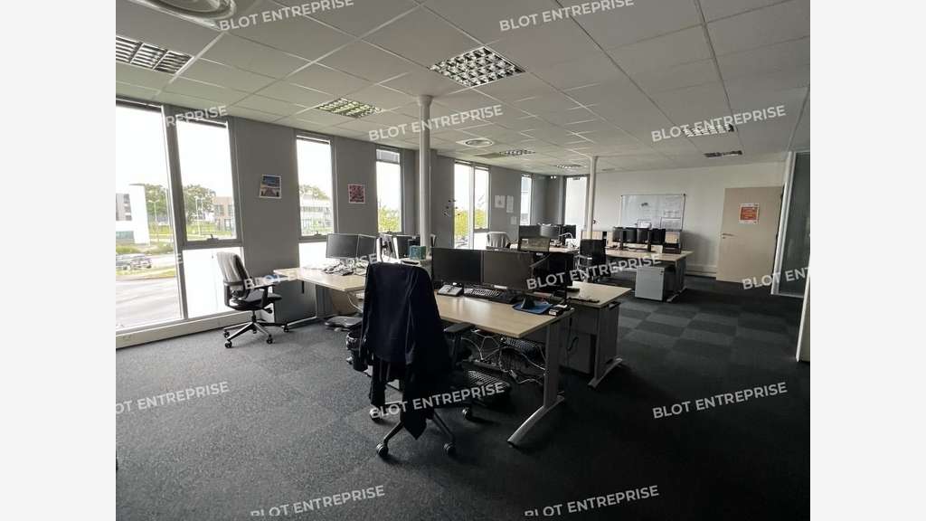 A louer bureaux 375m² R+1 à Vern-sur-Seiche