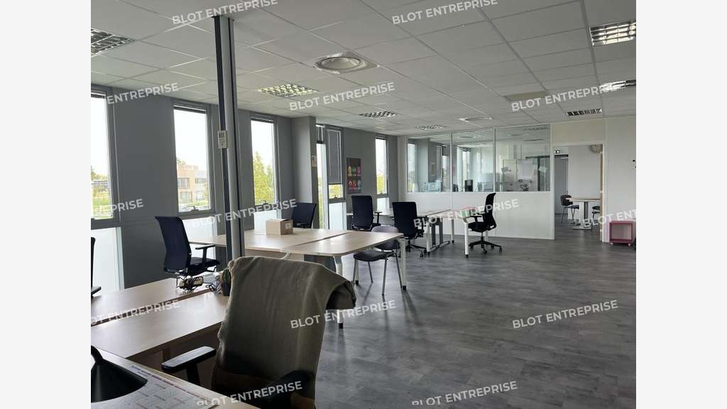 A louer bureaux 375m² R+1 à Vern-sur-Seiche