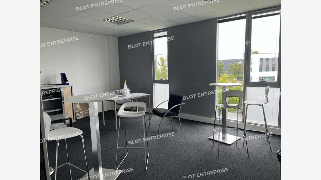 A louer bureaux 375m² R+1 à Vern-sur-Seiche