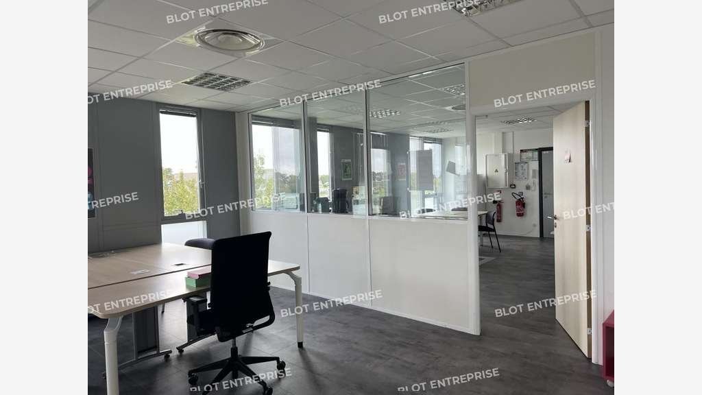 A louer bureaux 375m² R+1 à Vern-sur-Seiche