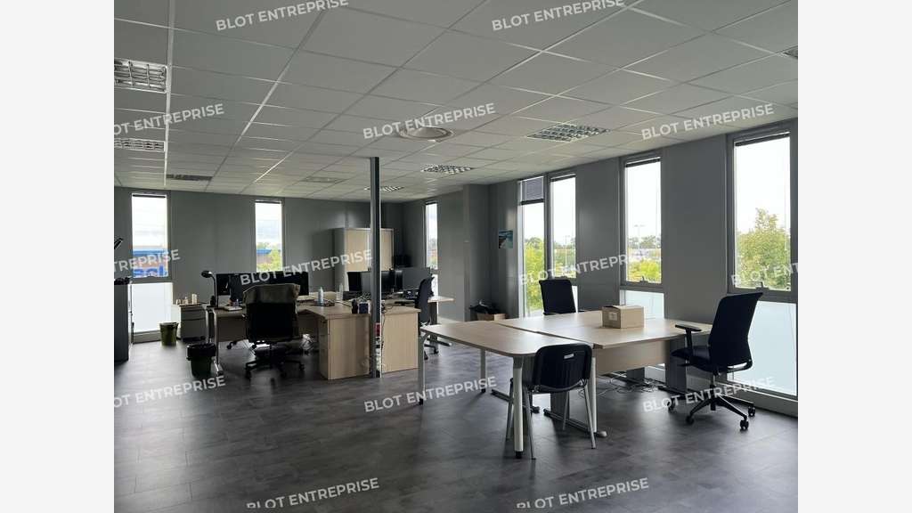 A louer bureaux 375m² R+1 à Vern-sur-Seiche