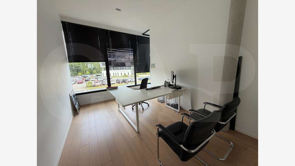 A louer bureaux aménagés et cloisonnés 174m² Vern