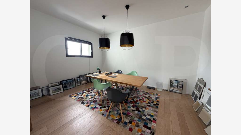 A louer bureaux aménagés et cloisonnés 174m² Vern