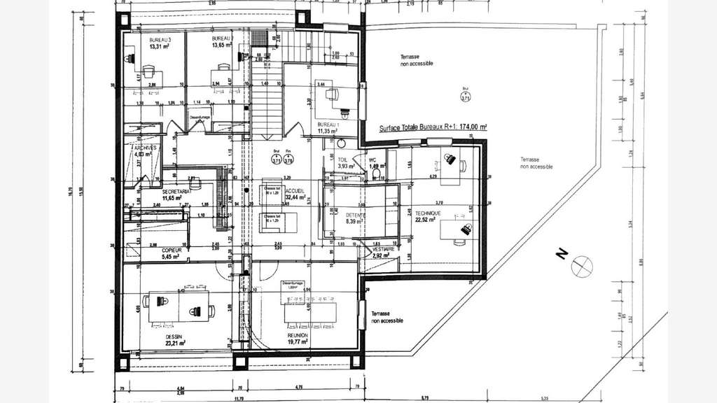 A louer bureaux aménagés et cloisonnés 174m² Vern
