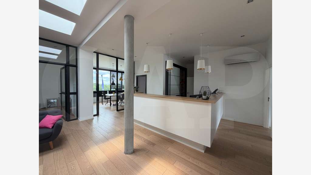 A louer bureaux aménagés et cloisonnés 174m² Vern