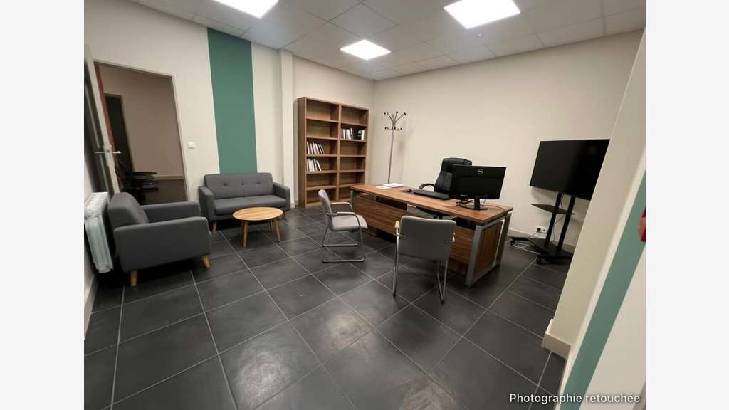 Bureau avec coin cuisine à Verneuil-en-Halatte